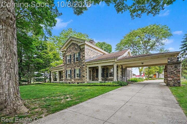 Property Photo:  2360 Lone Tree Road  MI 48380 2114 