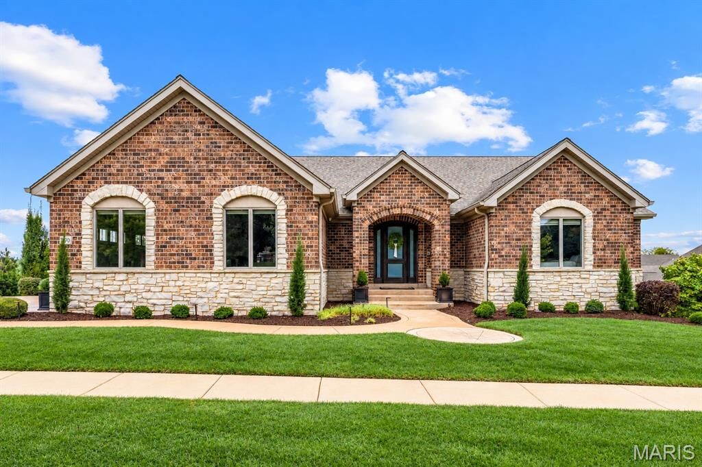 Property Photo: 320 Wythe House Court MO 63141