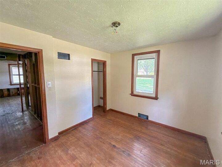 Property Photo:  1572 Farmview Avenue  MO 63138 