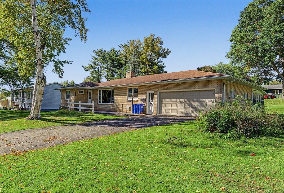Property Photo: 806 Roosevelet Ave WI 54665