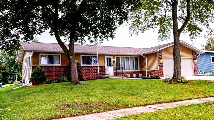Property Photo:  521 W Ryder St  WI 53549 
