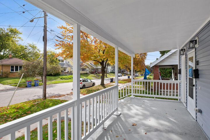 Property Photo: 511 Emerald Avenue NE MI 49503