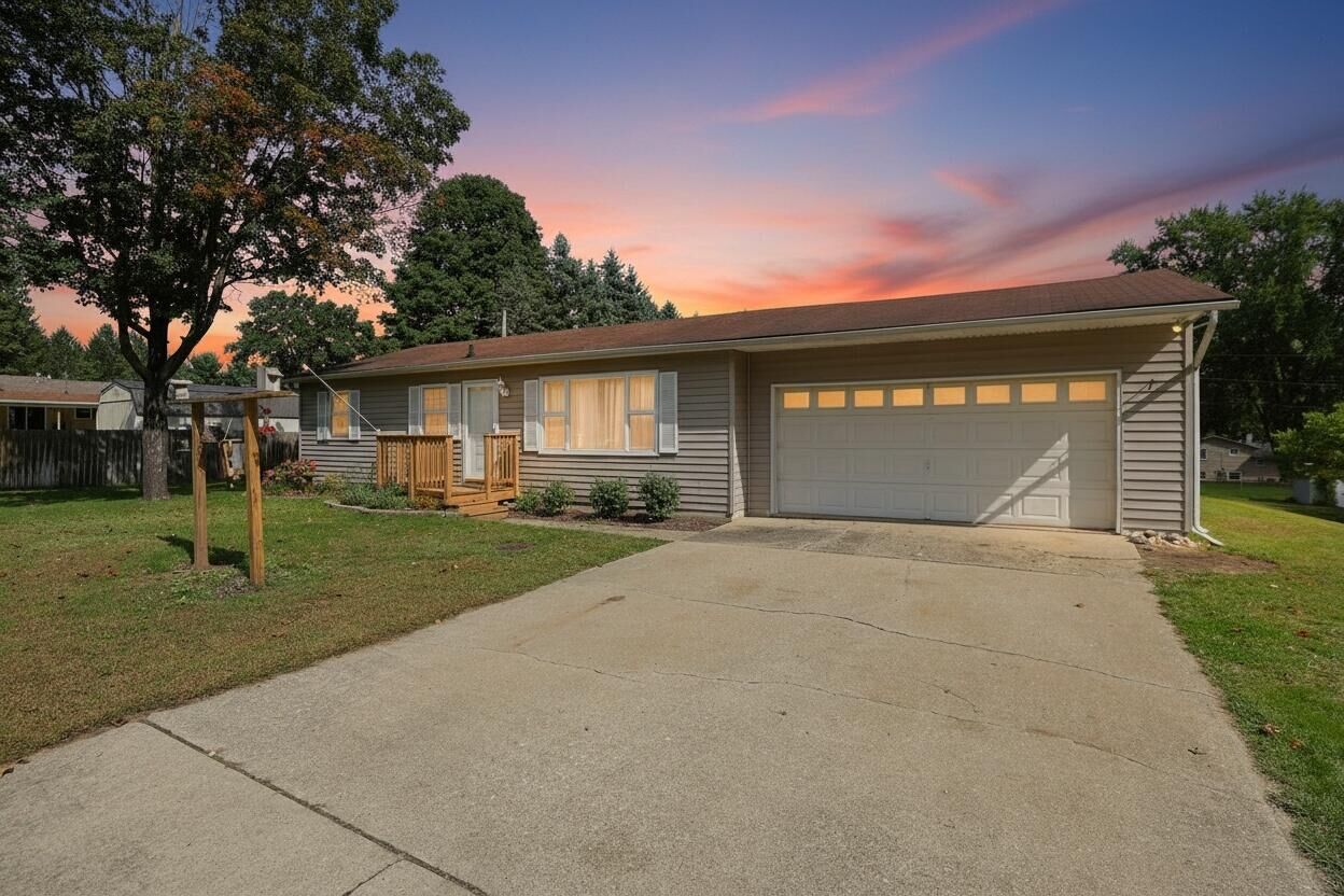 Property Photo:  1319 Cedarhurst Road  MI 49120 