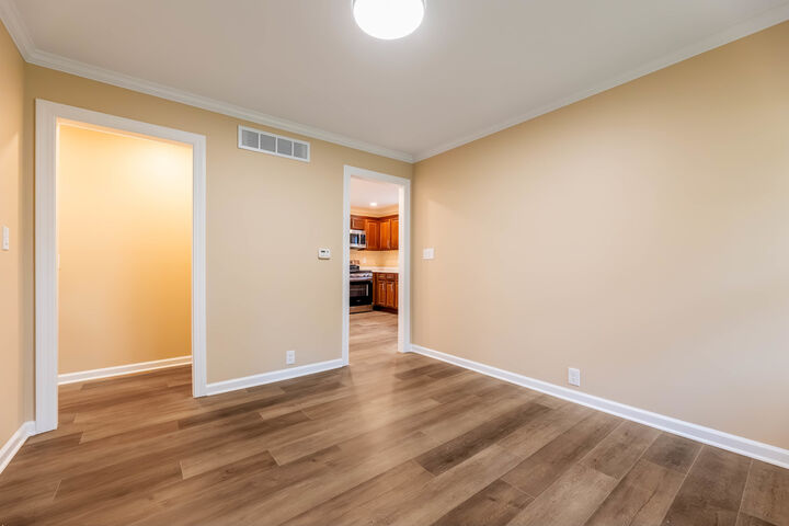 Property Photo:  1135 E Galena Boulevard  IL 60505 