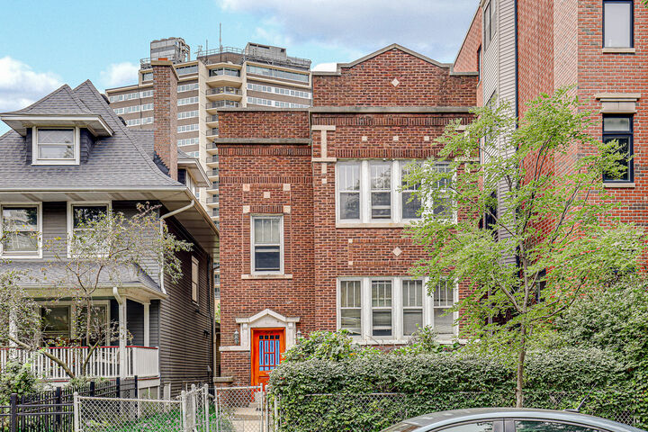 Property Photo: 5814 N Winthrop Avenue 2 IL 60660