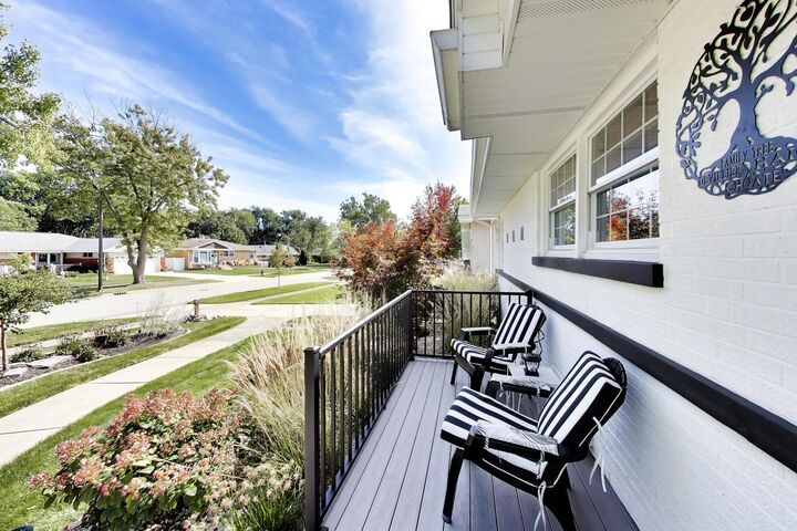 Property Photo: 838 S Grant Avenue IL 60181