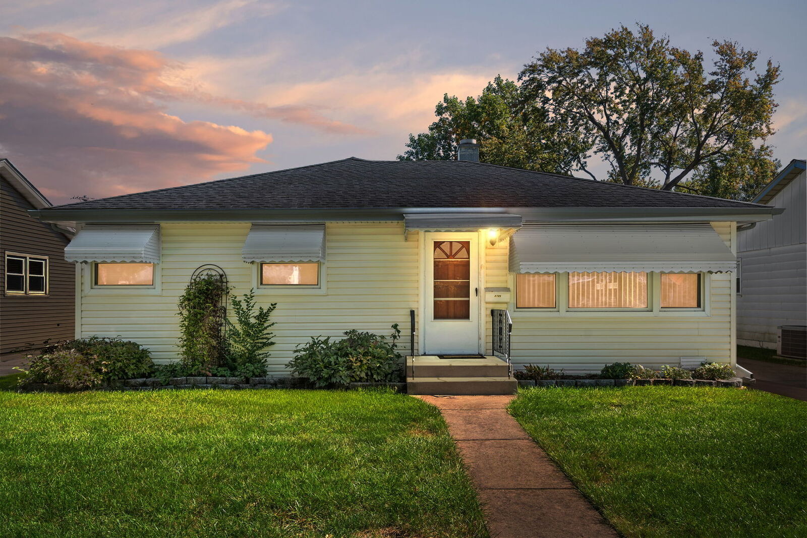 Property Photo:  8729 S 51st Avenue  IL 60453 