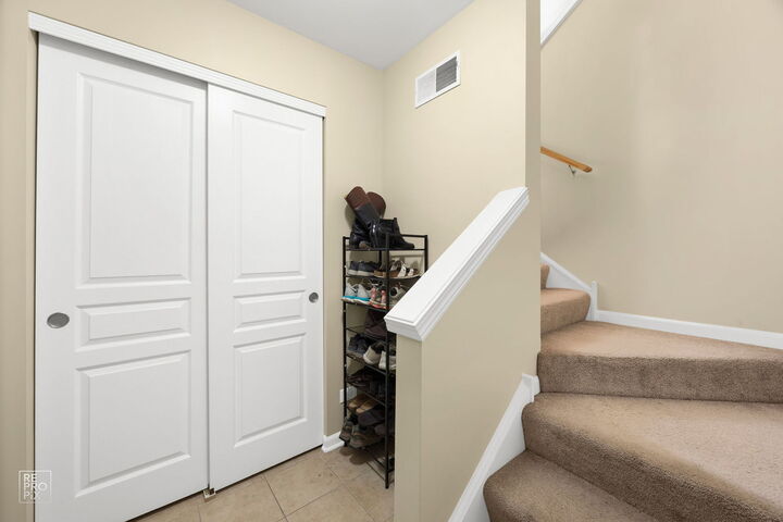 Property Photo: 706 E Wing Street 706 IL 60004