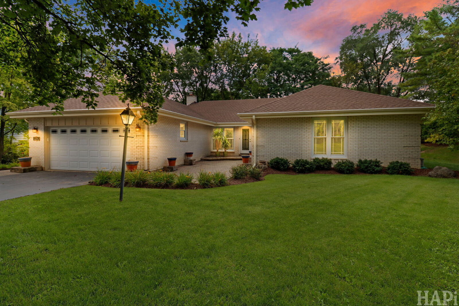 Property Photo:  994 Commonwealth Court  IL 60010 