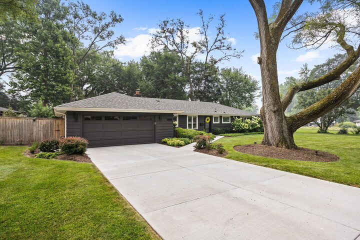 Property Photo: 1909 Martingale Road IL 60187