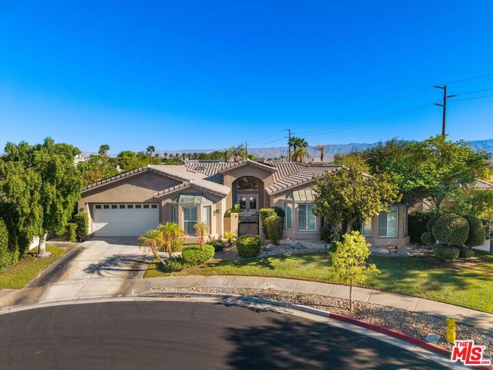 Property Photo:  8 Dickens Court  CA 92270 