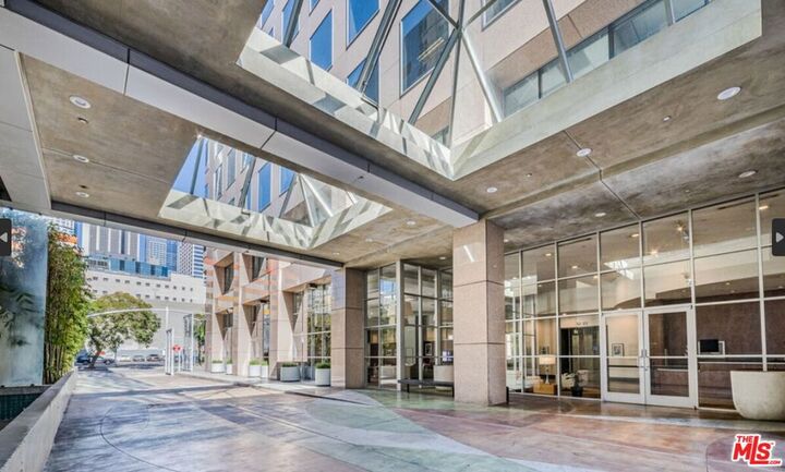 Property Photo:  801 S Grand Avenue 2205  CA 90017 