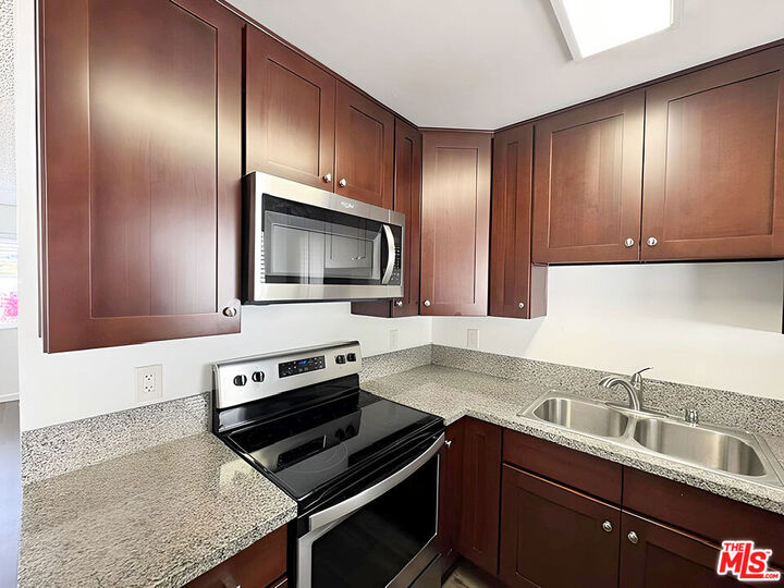 Property Photo:  3811 N Figueroa Street 6  CA 90065 