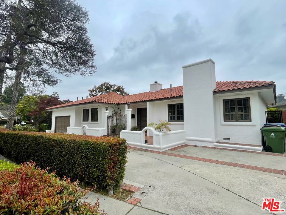 Property Photo: 1441 Allenford Avenue CA 90049