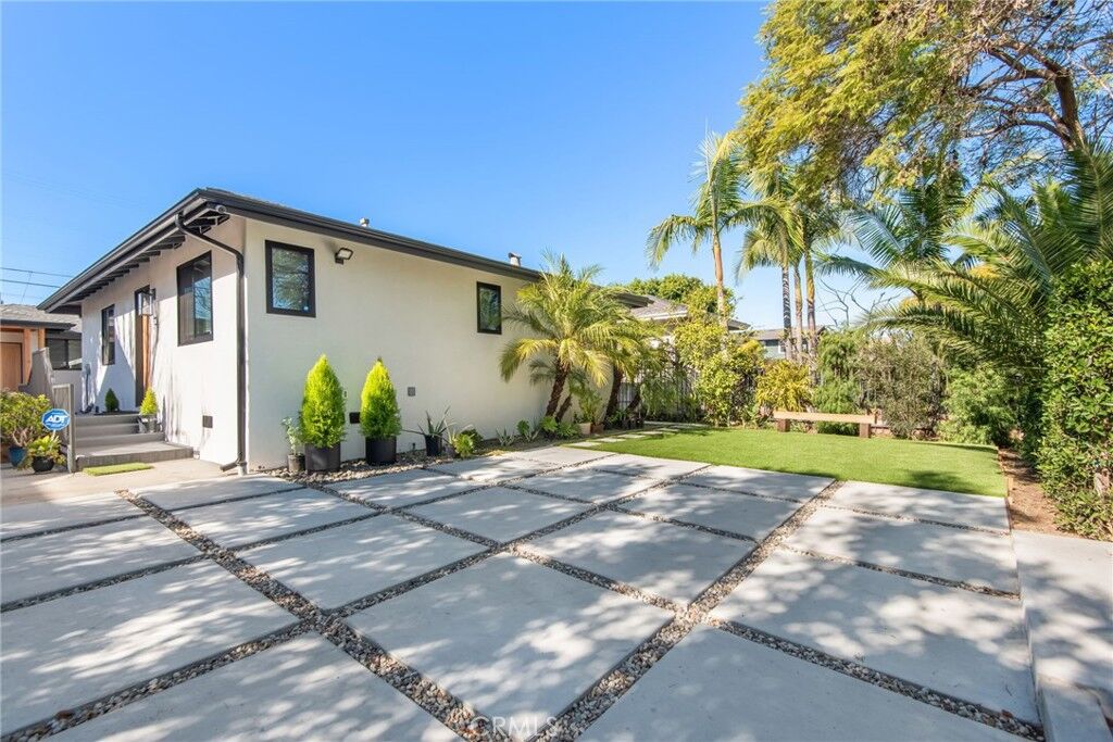 Property Photo:  3007 3009 S Hobart Boulevard  CA 90018 