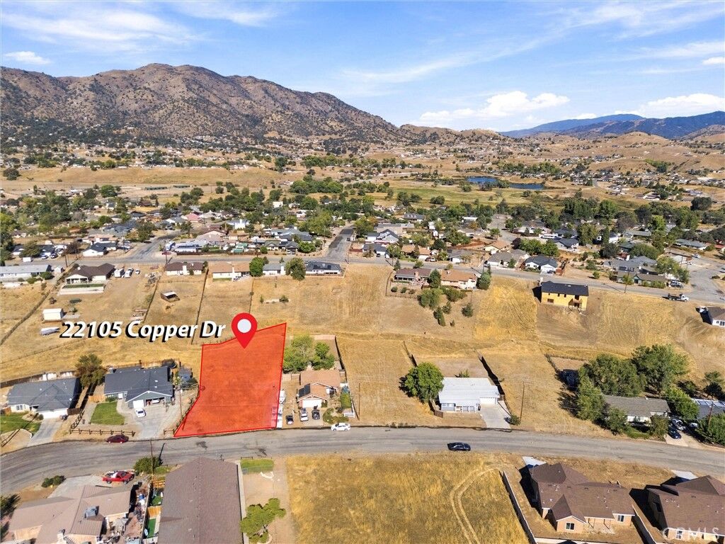 Property Photo:  22105 Copper Dr,  CA 93561 