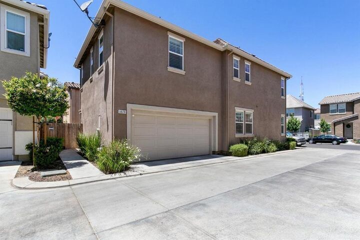 Property Photo: 3920 Purple Finch Lane CA 95355