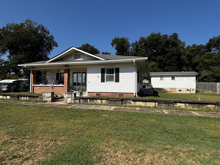Property Photo: 1018 Elm Avenue TN 37380