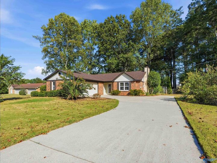 Property Photo: 308 N Oxford Circle NW AL 35759