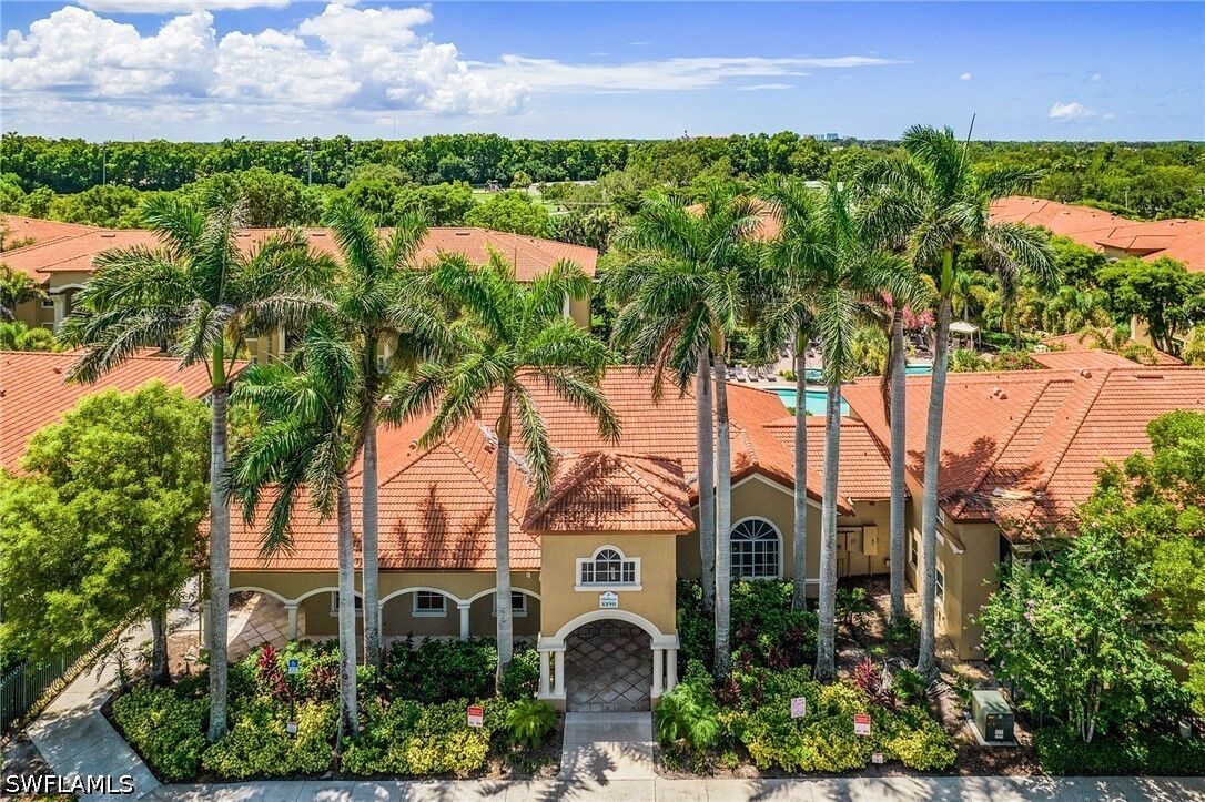 Property Photo: 8920 Colonnades Court E 524 FL 34135