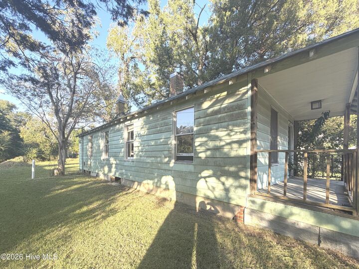 Property Photo: 2204 Oaks Road NC 28560