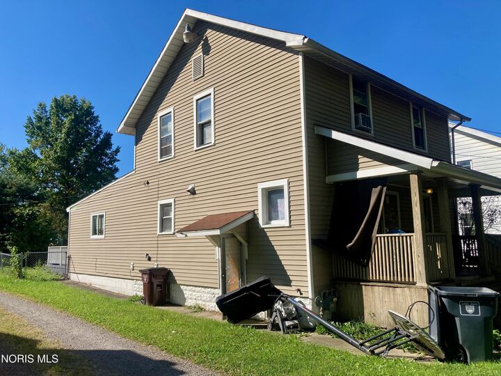Property Photo: 321 W Ashton Avenue OH 45801