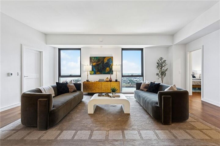 Property Photo:  2 Canal Street 1906  LA 70130 