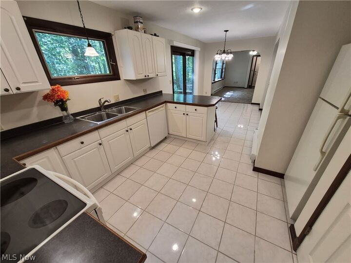 Property Photo: 4010-4011 Larch Place OH 44287