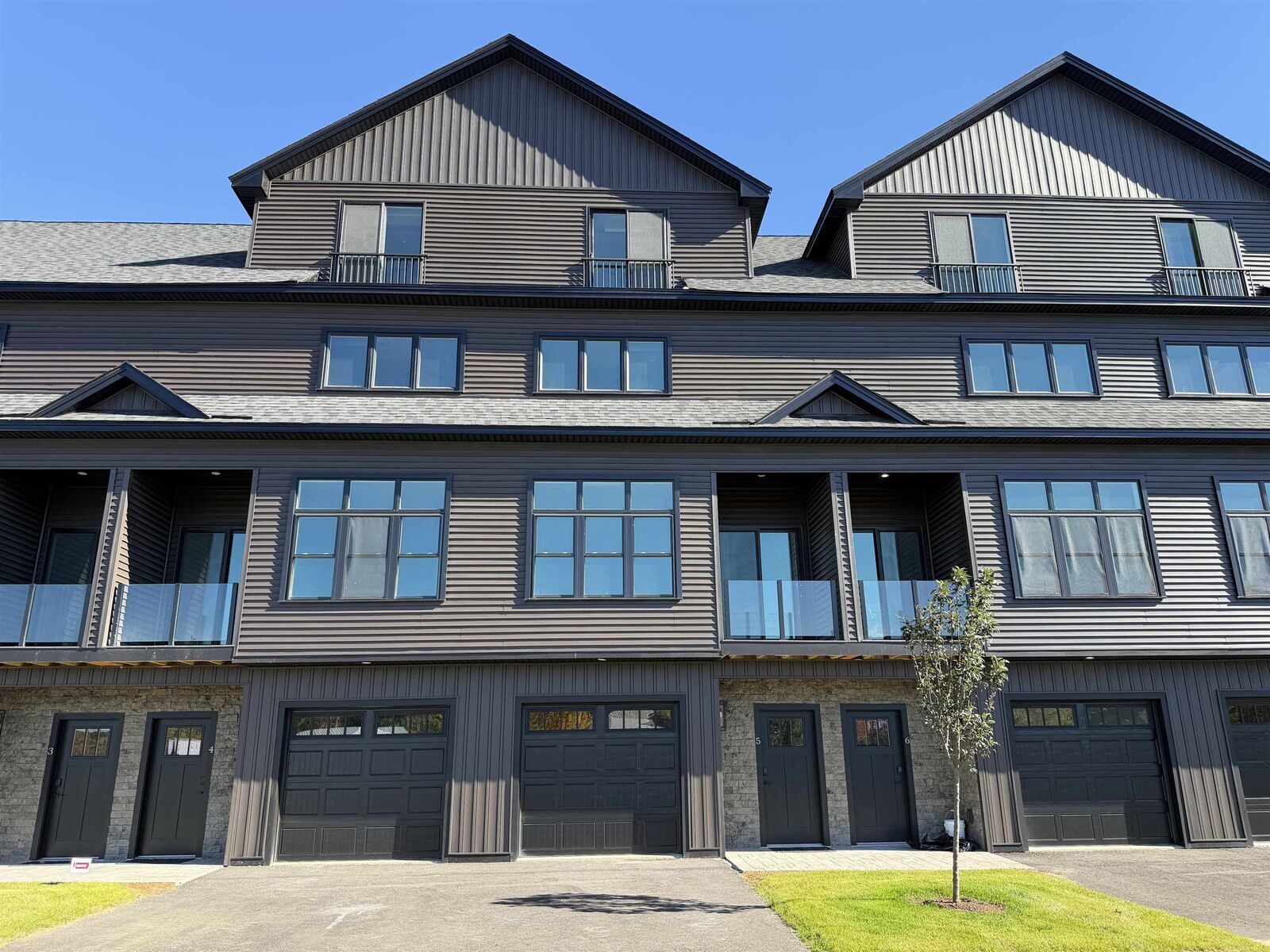 Property Photo:  12 Cobblestone Court  NH 03246 