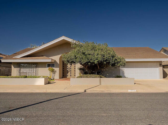 Property Photo: 2889 Lorencita Drive CA 93455