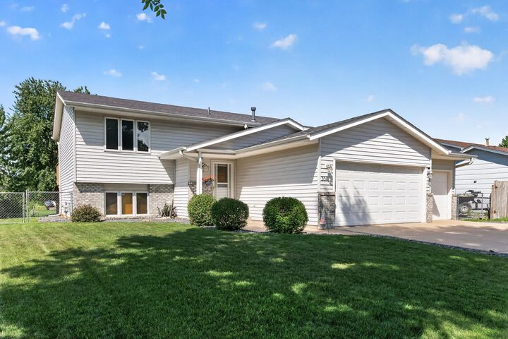 Property Photo:  3511 W Mineral Pond Boulevard  MN 55303 