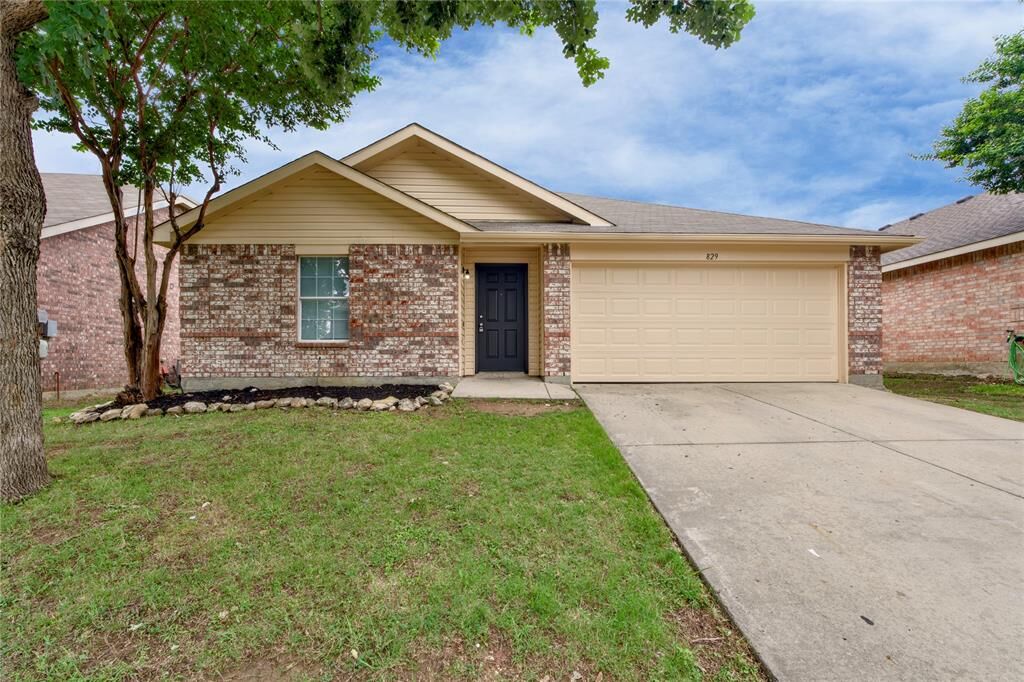 Property Photo:  829 Santa Rosa Drive  TX 76052 