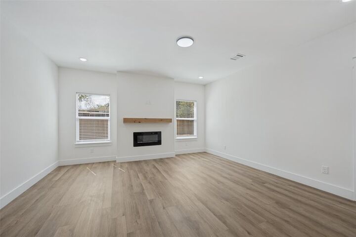Property Photo:  1340 Elmwood Avenue  TX 76104 