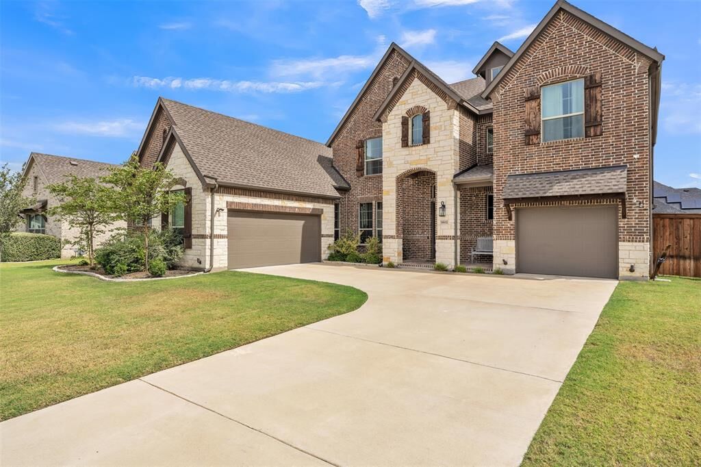 Property Photo:  1802 Southpointe Xing  TX 76063 