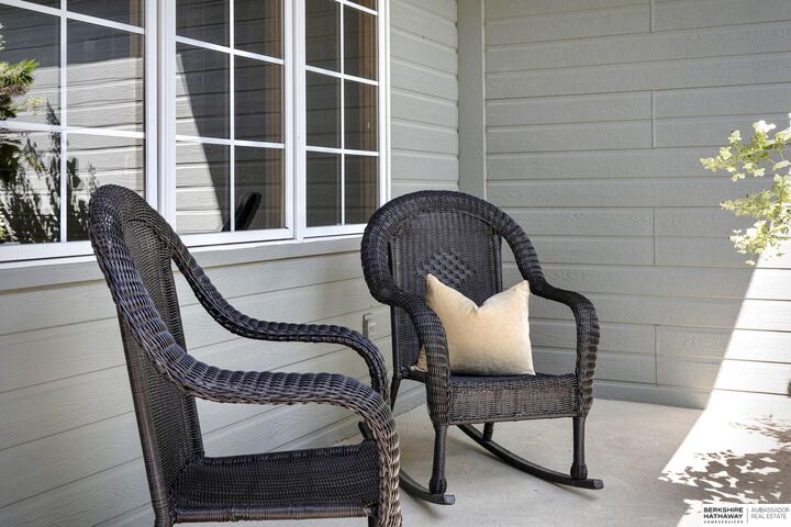 Property Photo: 5602 N 163rd Street NE 68116