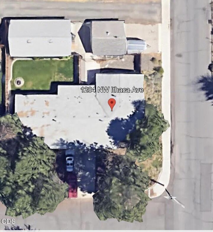 Property Photo:  1204 NW Ithaca Avenue  OR 97703 