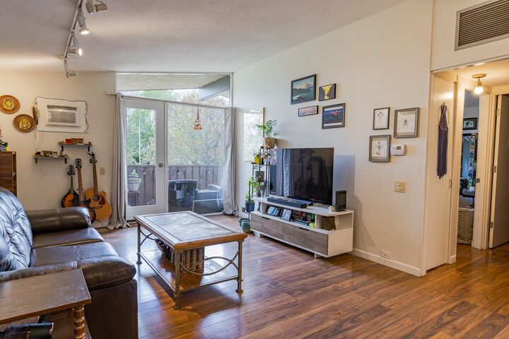 Property Photo:  353 Boyce Crescent 11  BC V1Y 5Z7 