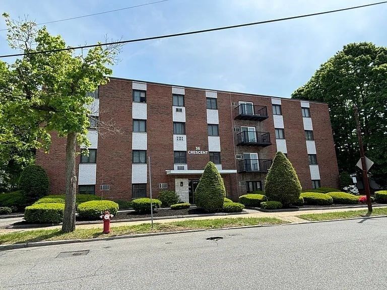 Property Photo:  36 Crescent St 17  MA 01880 