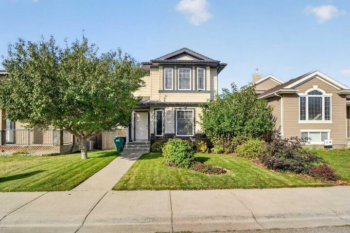 Property Photo:  509 Gateway Crescent S  AB T1K 5C3 