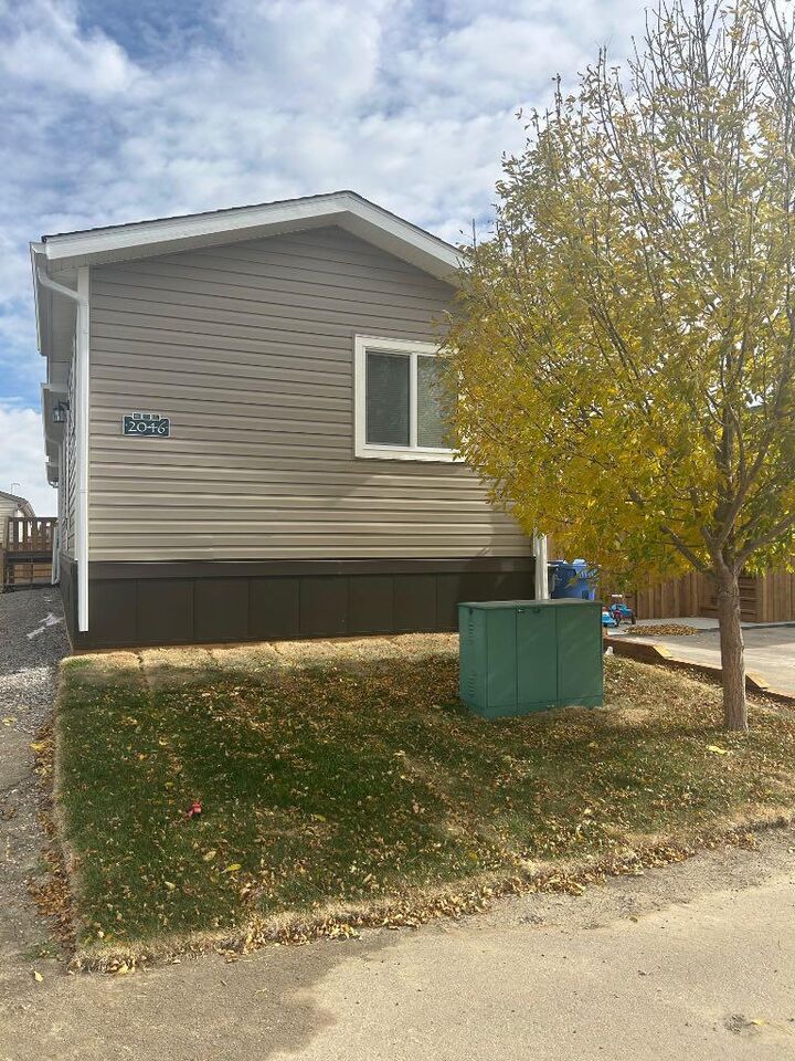 Property Photo:  2046 Sunflower Crescent  AB T1M 0G4 