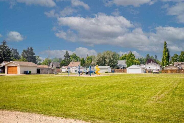 Property Photo:  3622 41 Avenue  AB T4N 2X8 