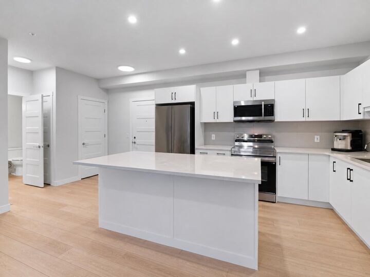 Property Photo:  81 Arbour Lake View NW 1112  AB T3G 0H4 