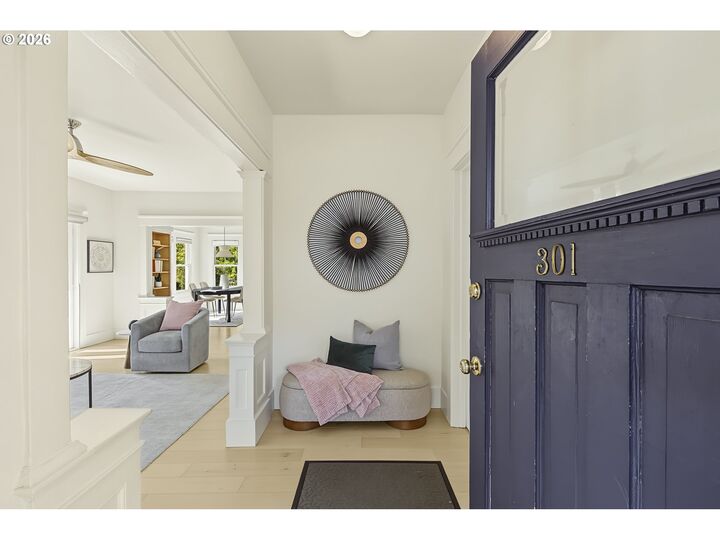 Property Photo:  2127 NW Irving St 301  OR 97210 