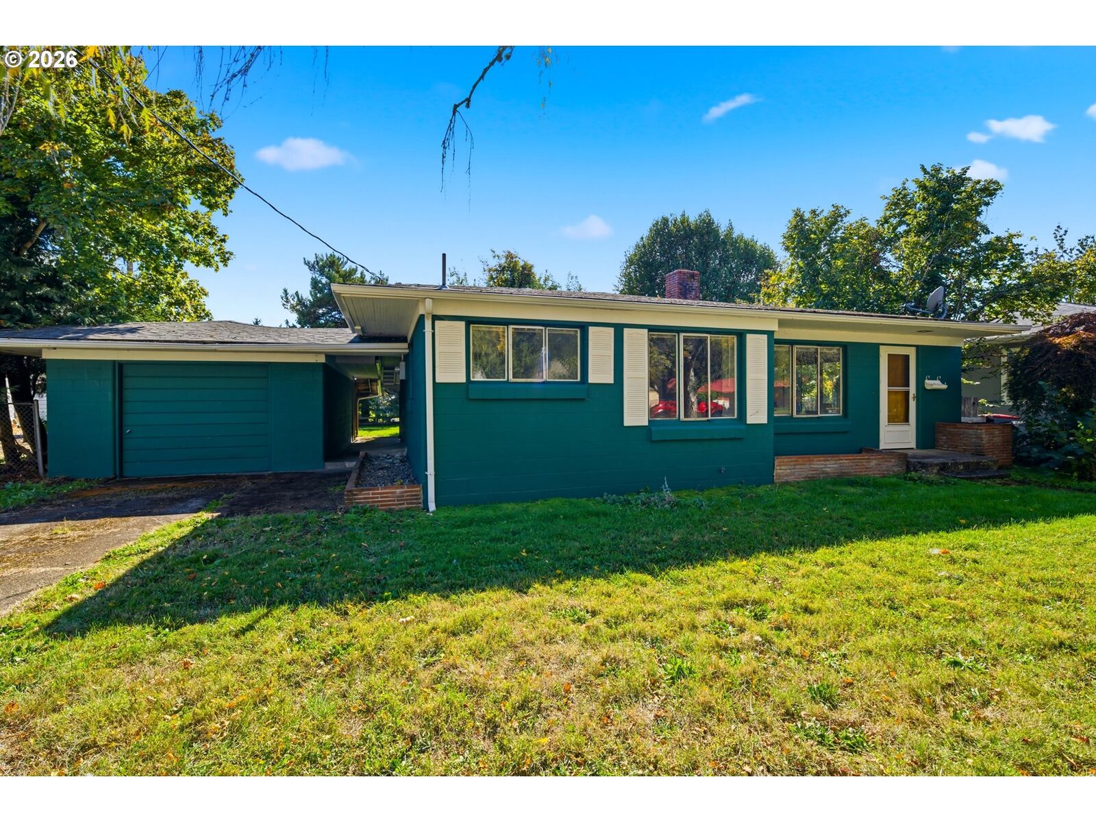 Property Photo:  348 NW Yamhill St  OR 97378 