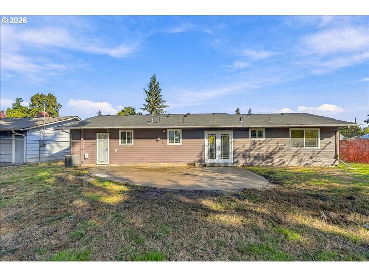 Property Photo: 17148 SE Market St OR 97233