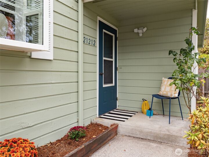 Property Photo: 21212 4th Avenue W WA 98021