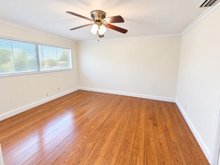 Property Photo:  560 SE 23rd Avenue 1  FL 33062 