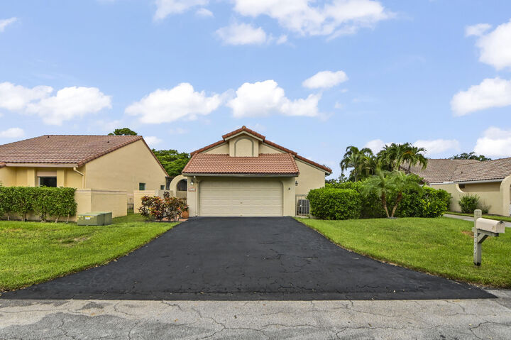 Property Photo:  2055 NW 15th Place  FL 33445 
