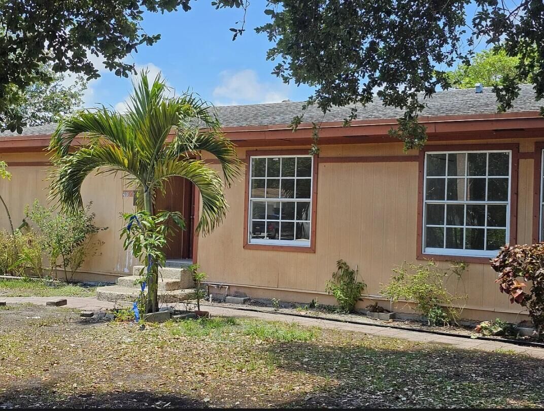 Property Photo: 2013 Dock Street FL 33401