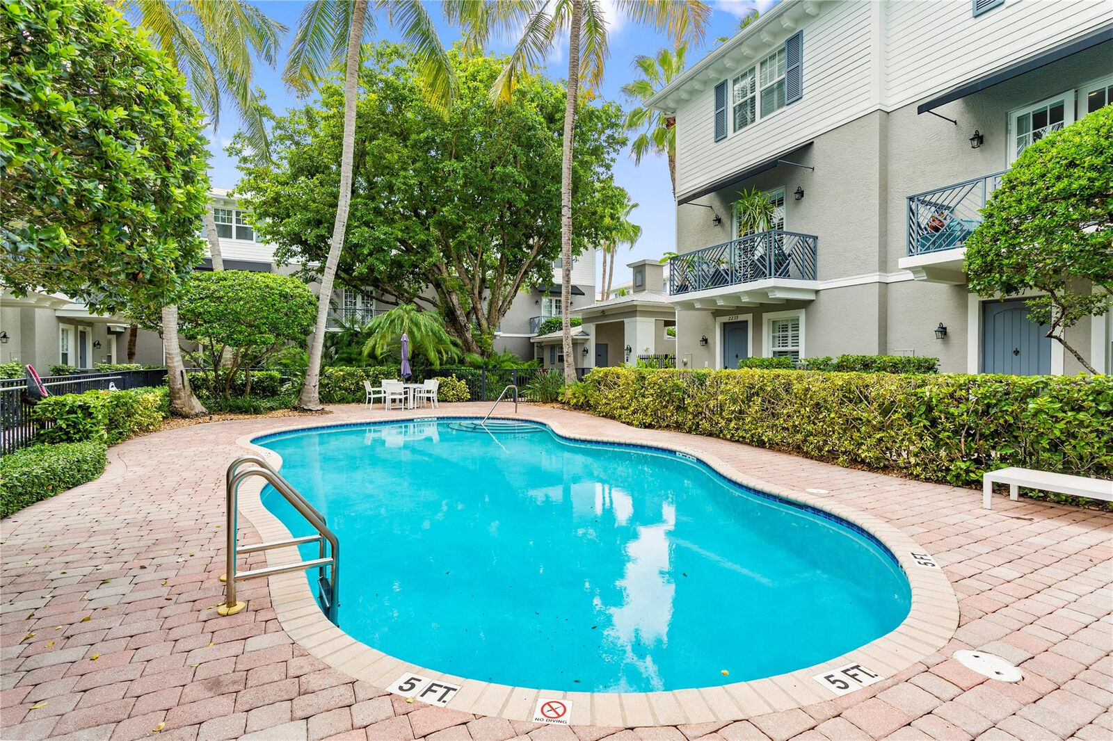 Property Photo: 2243 NE 9th Avenue FL 33305